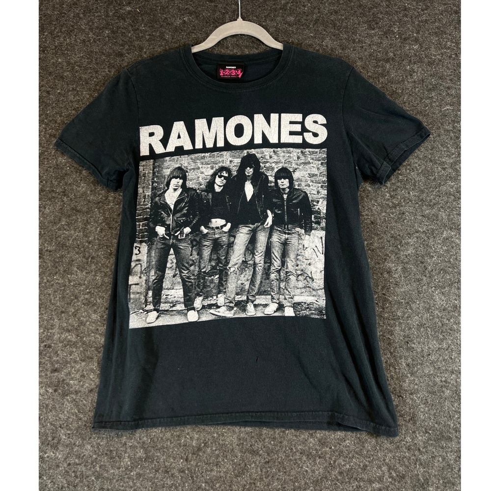 Vintage Ramones Graphic T-Shirt Mens Small Black Retro Music Punk Rock Band Tee
